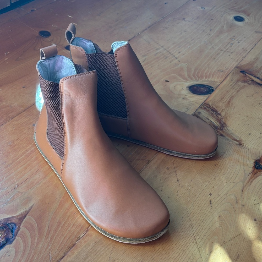 Pelanir Brown Barefoot Chelsea Boots